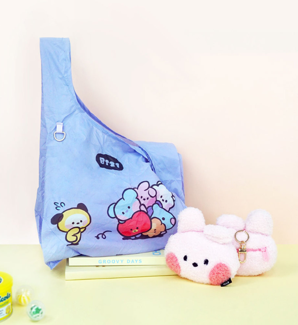 BTS BT21 RJ minini ドール　AirPodsケース　トートバッグ ヨドバシ.com - ソロモン商事 BT21 Airpods Case エアーポッズ